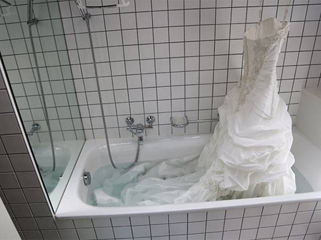 Как отпарить свадебное платье  без отпаривателя