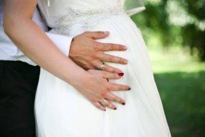 Как быстро заключить брак при беременности: порядок действий и сроки