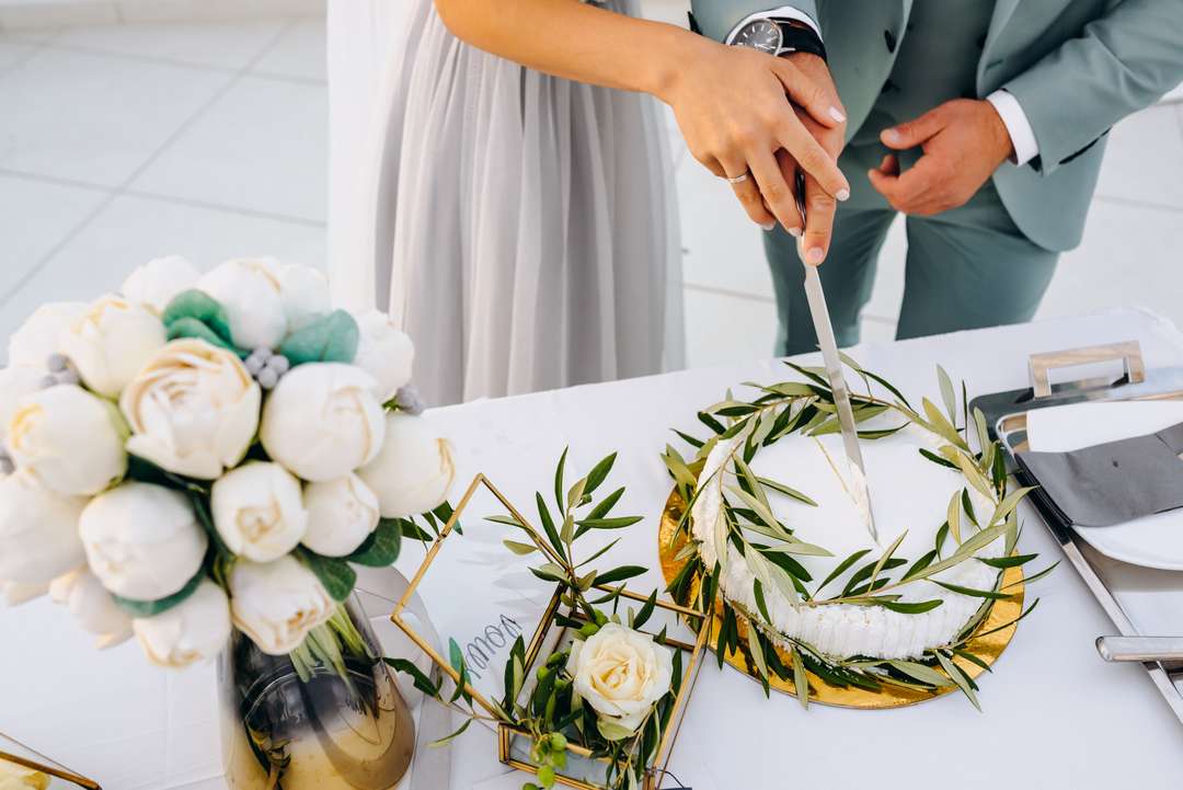 Украшение зала шарами на свадьбу — 13 интересных идей