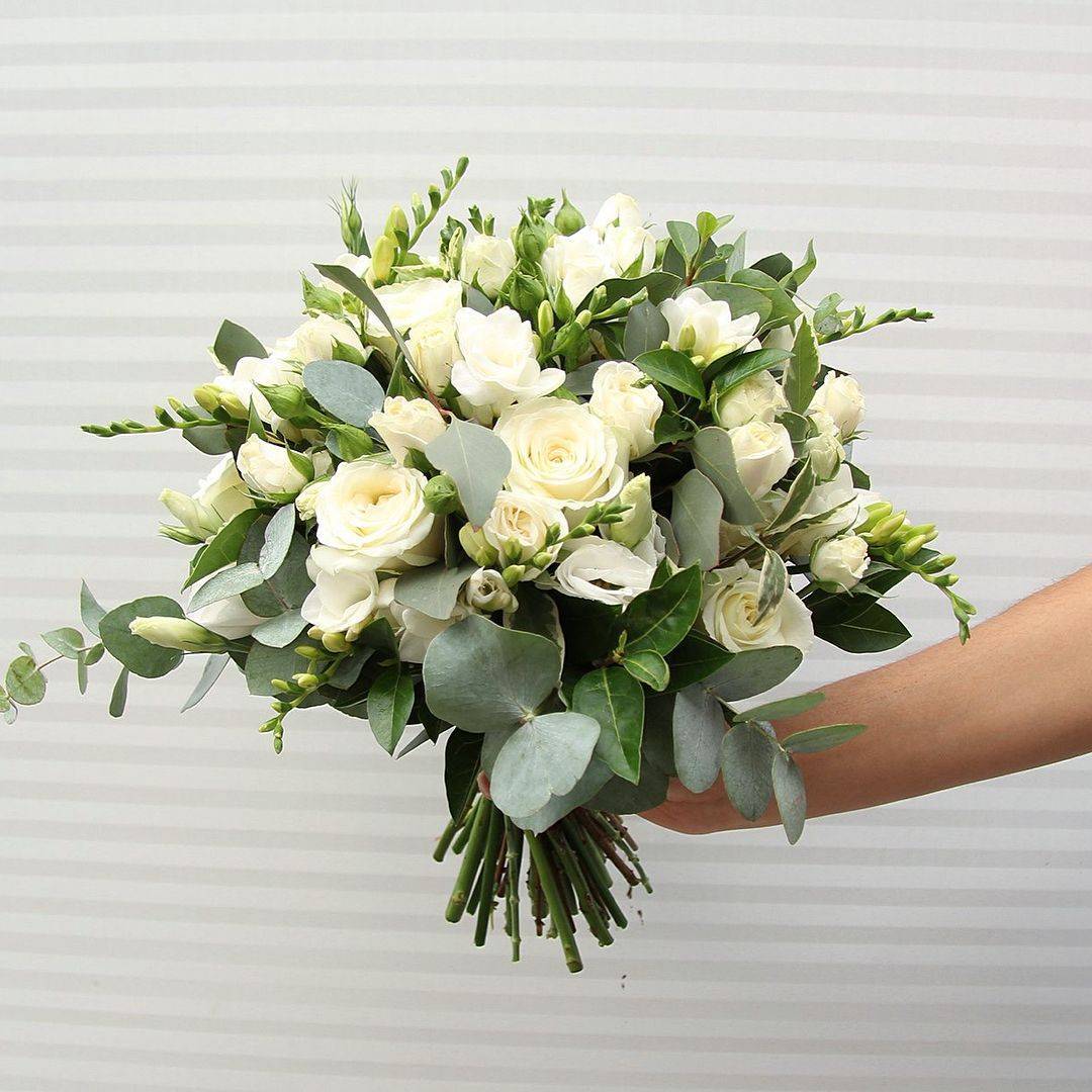 Букет невесты из кустовых роз: идеи оформления и сочетания с другими цветами