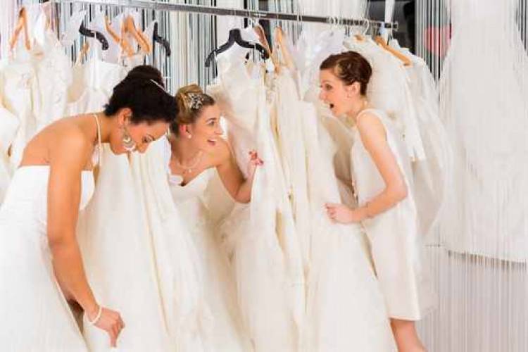 Свадебная мода 2020-2021 года: цвета, аксессуары, платья, фата.