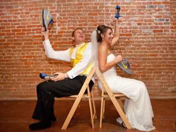Конкурсы на свадьбу за столом: 7 застольных игр для гостей