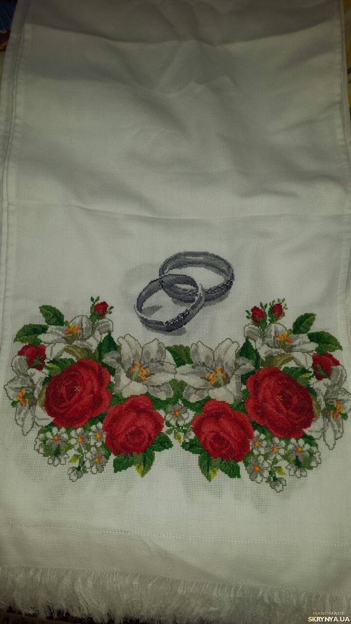 Вышивка традиционного свадебного рушника