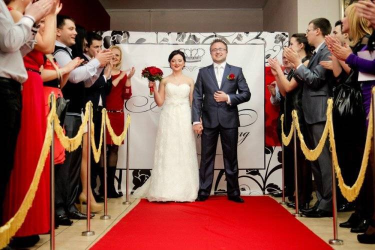 Сценарий свадьбы для небольшой компании: весело и без тамады