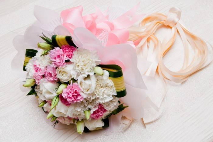 Традиция бросания букета невестой: классическая версия и оригинальные идеи