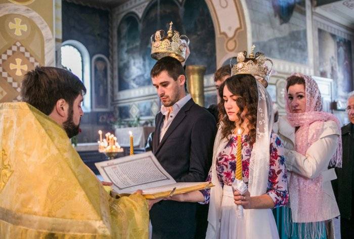 Венчальные кольца (56 фото): какими они должны быть, как выбрать православные и церковные модели с молитвой